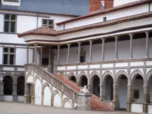 Castello di La Bastie-d'Urfé - Sphinx, rampa, galleria e loggia del castello rinascimentale di Santo Stefano del Molard