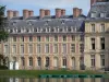 Castello di Fontainebleau - Facciata del Palazzo di Fontainebleau (Gran Pavilion e ala Luigi XV), la carpa laghetto e giardino inglese