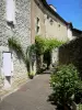 Castelmoron-sur-Lot - Fachadas de casas e lane embelezadas com flores