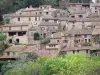Castelnou - Uitzicht op de huizen van het middeleeuwse dorp