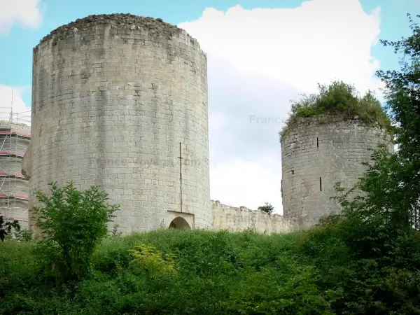 O castelo de Coudray-Salbart - Guia de Turismo, férias & final de semana em Deux-Sèvres