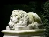 Castelo dos Courances - Escultura (estátua) de um leão no parque