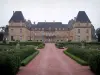 Castelo de Drée - Entrada de acesso ao castelo e jardins; em Curbigny