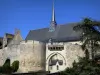 Castelo de Montreuil-Bellay - Collegiate Church Notre-Dame, torre e muralhas da fortaleza medieval