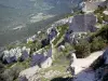 Castelo Peyrepertuse - Vista dos restos da parede do meio da escadaria de St Louis