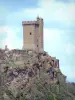 Castelo Polignac - Donjon da fortaleza medieval em seu monte basáltico