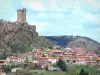 Castelo Polignac - Donjon da fortaleza em sua plataforma de basalto dominando as casas da vila medieval