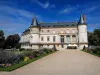 Castelo de Rambouillet - Vista do castelo e dos canteiros do jardim francês