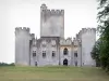 Castelo Roquetaillade - Vista do novo castelo com suas torres e calabouço