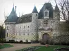 Castelo de Saint-Germain-de-Livet - Residência com uma fachada de tijolos e pedras vidradas (tabuleiro de damas), no Pays d'Auge