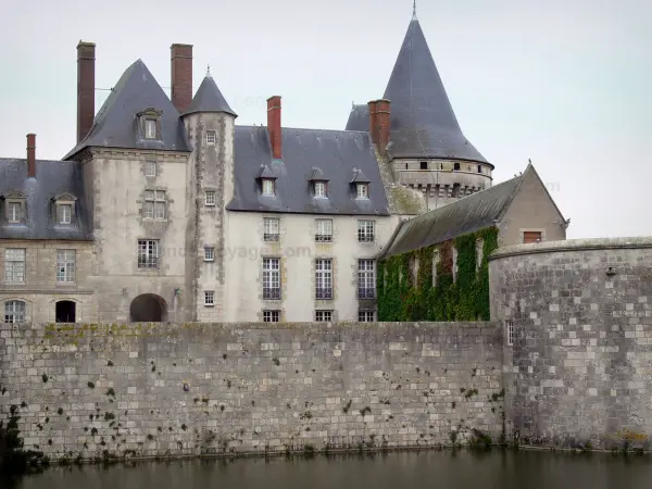 Castelo de Sully-sur-Loire - Fortaleza medieval e fosso (la Sange)