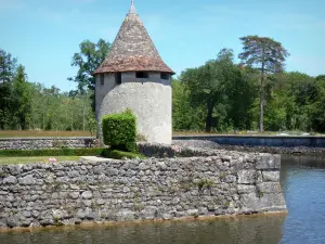 Castillo de La Brède - La torre y el jardín frente al mar Ronda