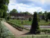 Castillo de Chenonceau - Jardín de flores, jardín, granja, árboles y nubes en el cielo