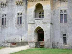 Castillo de Roquetaillade - El portal de la New Castle ; en la ciudad de Mazères