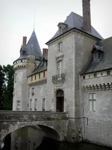 Castillo de Sully-sur-Loire - Fortaleza medieval, el puente y el foso (el Sange)