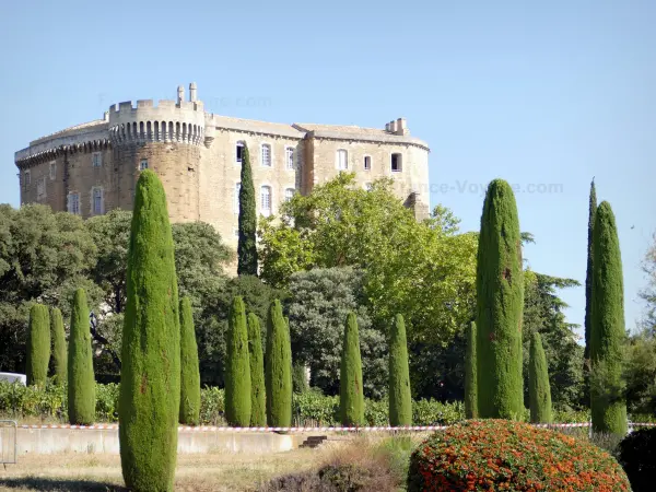 El castillo de Suze-la-Rousse - Guía turismo, vacaciones y fines de semana en Drôme