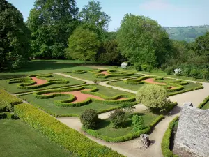 Castillo de Virieu - Vista de los arabescos de jardines a la francesa