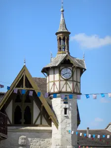 Castillonnès - Bastide town: bell tower of the covered market hall