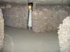 Catacombes de Paris - Ossuaire (situé dans d'anciennes carrières souterraines) : ossements et galeries