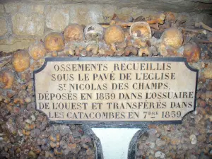 Catacumbas de París - Boneyard (situada en las antiguas canteras subterráneas): los huesos