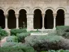 Catedral e claustro de Elne - Arcadas e jardim do claustro