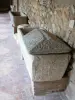 Cathédrale et cloître d'Elne - Galerie du cloître : sarcophages