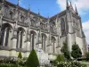 Cathédrale de Sées - Cathédrale Notre-Dame de style gothique ; dans le Parc Naturel Régional Normandie-Maine