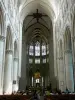 Cathédrale de Sées - Intérieur de la cathédrale gothique Notre-Dame : nef et choeur