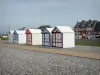 Cayeux-sur-Mer - Cabanas de praia, estrada de tábuas, seixos e balneários