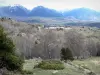 Cerdagne - Parc Naturel Régional des Pyrénées Catalanes : paysage de Cerdagne entouré de montagnes aux cimes enneigées
