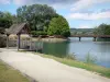 Cergy-Pontoise leisure island - Driveway and pond (body of water) surrounded by greenery