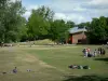 Cergy-Pontoise leisure island - Reception pavilion, lawn and trees