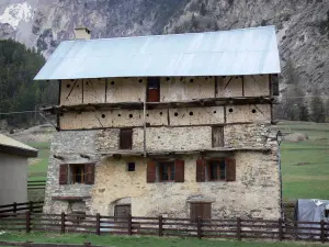 Cervières - Weiler Le Laus: Chalet aus Stein und Holz