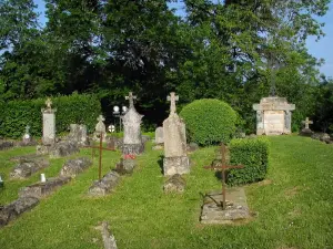 Le Chalard - Tumbas en el cementerio de los monjes