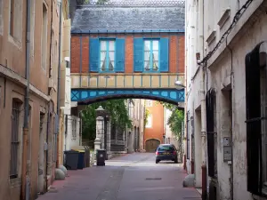 Chalon-sur-Saône - Strasse und Häuserfassaden der Stadt