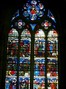 Châlons-en-Champagne - Inside of the Saint-Etienne cathedral: stained glass windows