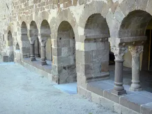 Chamalières-sur-Loire - Arcadas del claustro