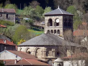 Chamalières-sur-Loire - Campanario y ábside de la iglesia prioral románica de Saint-Gilles