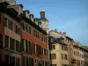 Chambéry - Maisons aux façades colorées de la place Saint-Léger