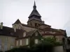 Chambon-sur-Voueize - Torre sineira (torre) e cabeceira da igreja da abadia Sainte-Valérie de Limousin estilo românico
