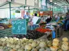 Champanhe Chalons - Sob o mercado, mercado coberto (bancas de frutas e vegetais, melões em primeiro plano)