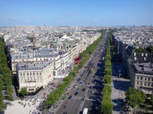 the champs Élysées tourism holiday guide