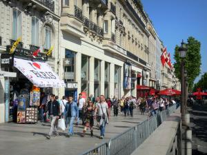 the champs Élysées tourism holiday guide