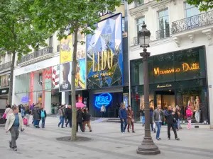 Champs-Élysées - El Lido cabaret, cine y tiendas en los Campos Elíseos