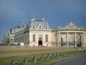 Chantilly - Grandes Écuries die das Museum Vivant du Cheval bergen
