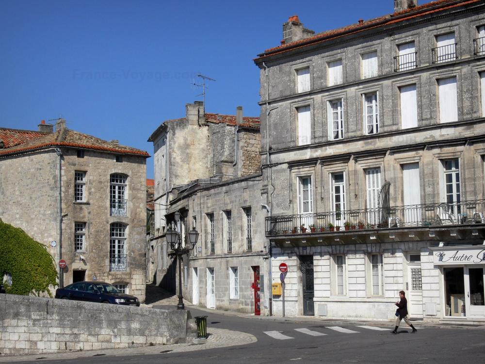Guide de la Charente - Angoulême - Maisons de la ville haute