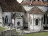 La Charité-sur-Loire - Chevet de l'église prieurale Notre-Dame : absidiole romane et chapelle axiale gothique