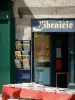 La Charité-sur-Loire - Venster van een boekhandel en boek stand