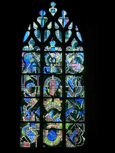 Charleville-Mézières - Interior de la Basílica de Nuestra Señora de la Esperanza: manchado moderno