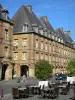 Charleville-Mézières - Terrasse de café et pavillons de la place Ducale